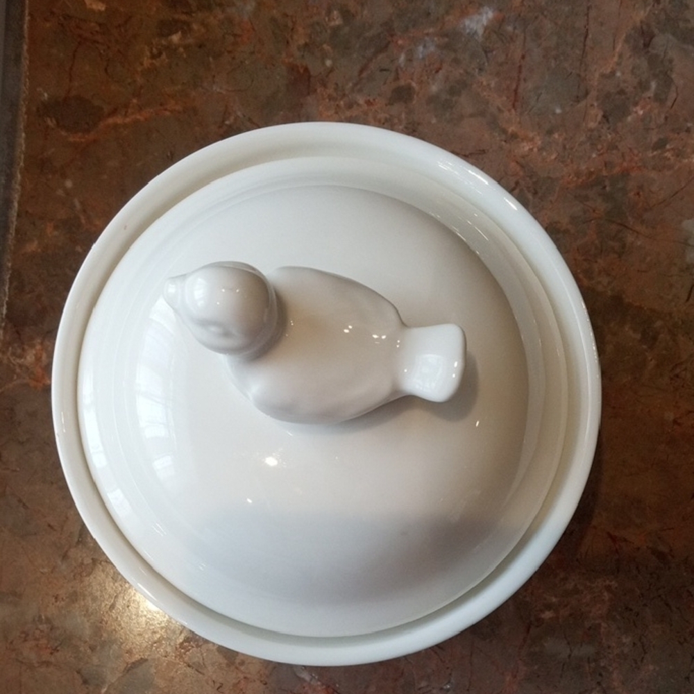 Skye McGhie White Ceramic Bird/Duck Lid Sugar Bowl Or Trinket Box - Picture 7 of 9